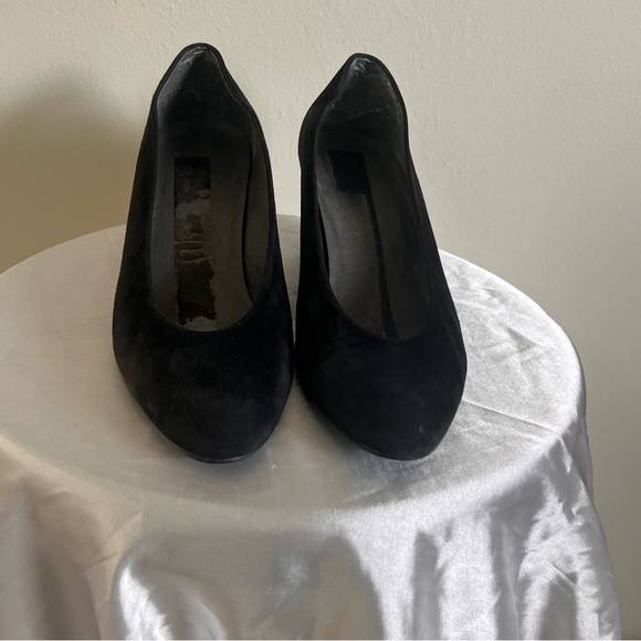 Stuart Weitzman Black Suede Heels - Picture 1 of 7
